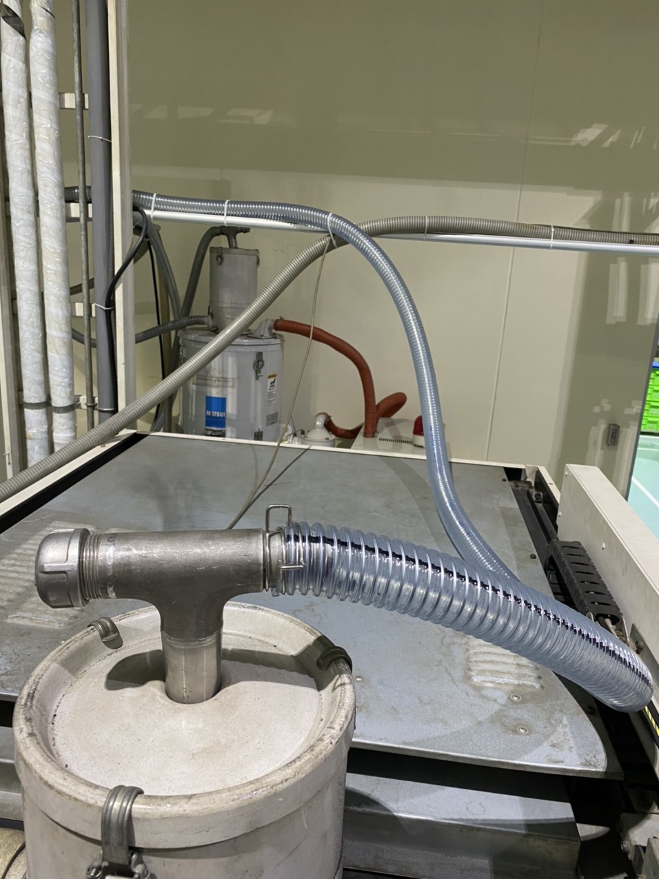 Ống dẫn cải thiện tình trạng tĩnh điện trong dây chuyền đúc nhựa nhà máy Alpha