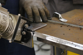 Máy vát mép thép tấm: Hướng dẫn sử dụng và bảo dưỡng