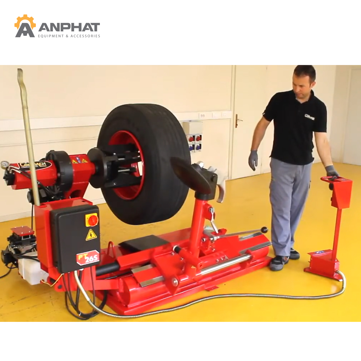 Máy ra vào lốp xe tải CORMACH FT-26SN